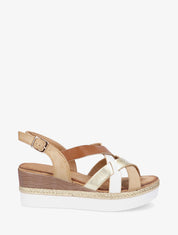 Sleehak sandalen met gekruiste bandjes - Kameel