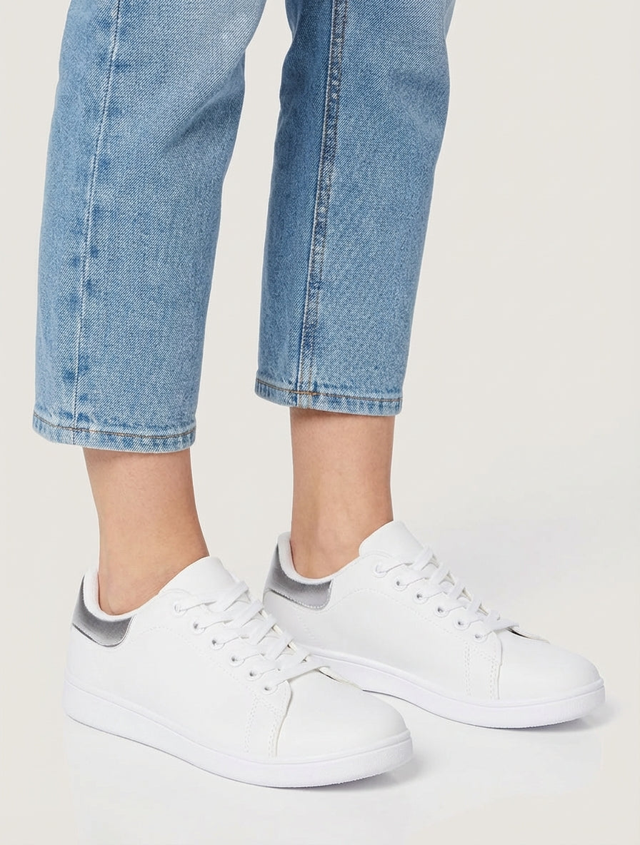 Klassieke sneakers van imitatieleer - Geld