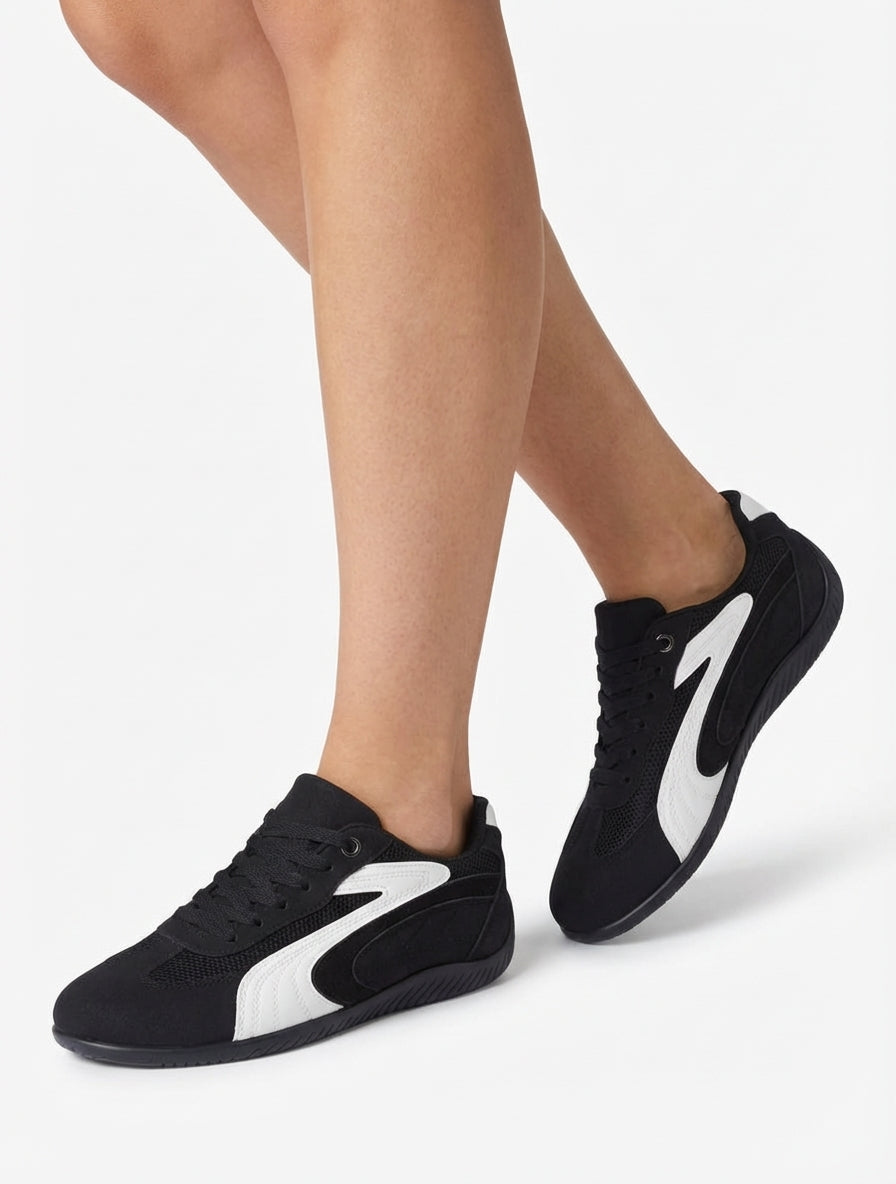 Sneakers met nubuck-effect en mesh inzetstukken - Zwart