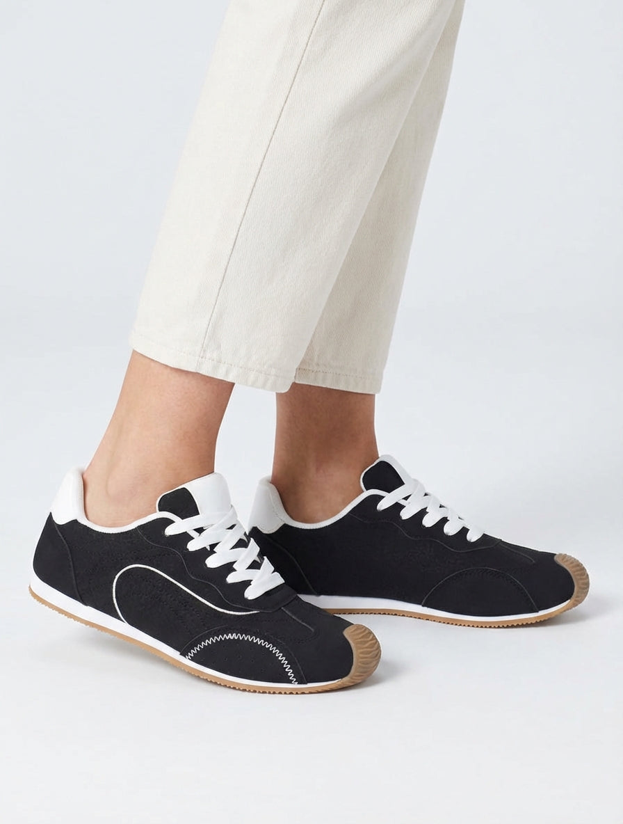 Sneakers met nubuck-effect textuur. - Zwart