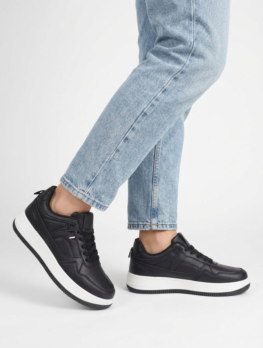 Sneakers van imitatieleer met dikke zool - Zwart