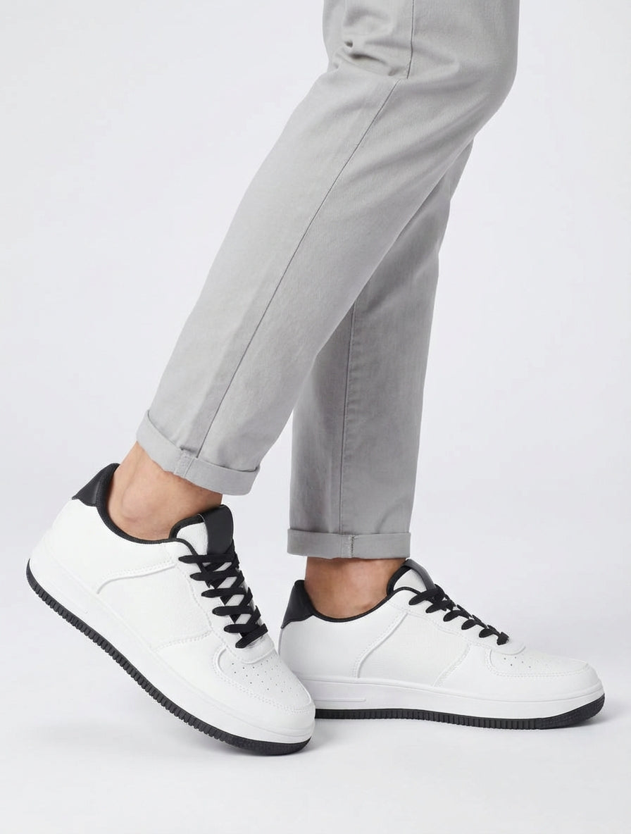 Sneakers met contrasterende hielversteviging - Zwart