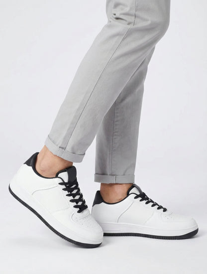 Sneakers met contrasterende hielversteviging - Zwart