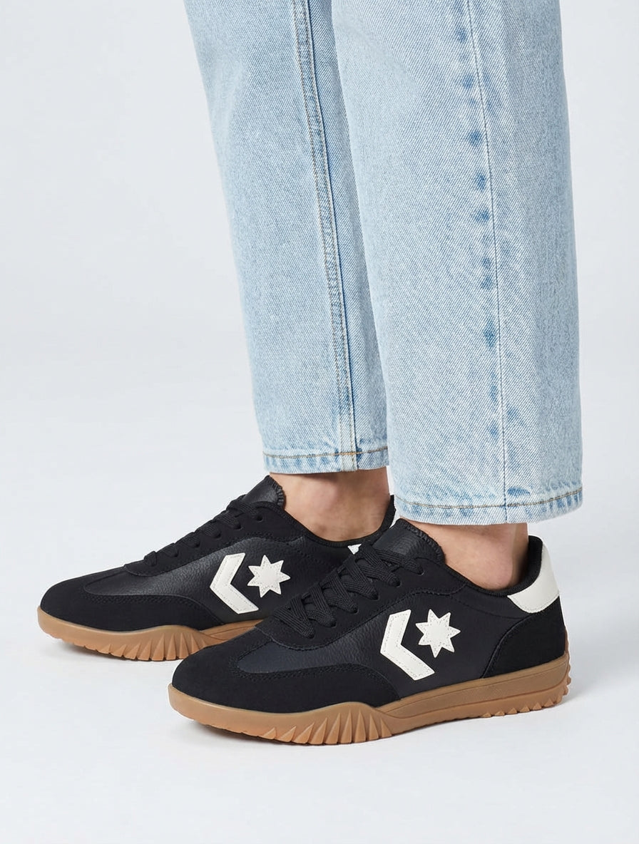 Sneakers met sterinzetstukken - Zwart