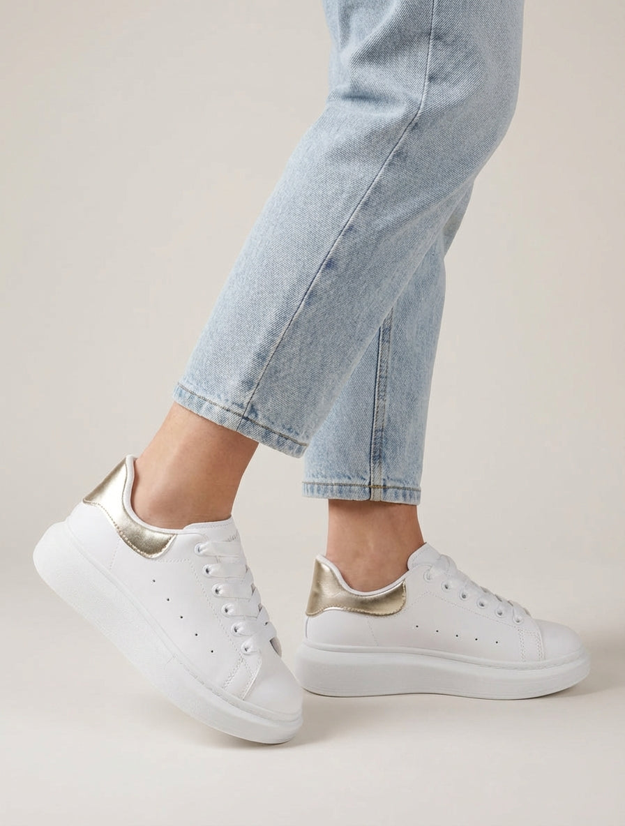 Sneakers met contrasterende hielversteviging - Wit/goud