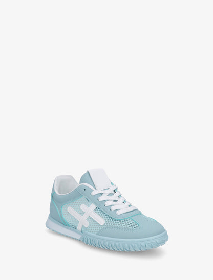 Sneakers met strepen en wafelstof. - Lichtblauw