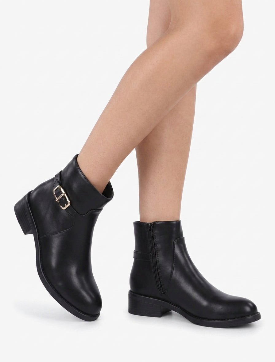 Enkelboots van imitatieleer met metalen gesp - Zwart