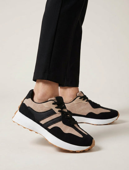 Sneakers van nubuck-effect met contrasterende strepen - Zwart