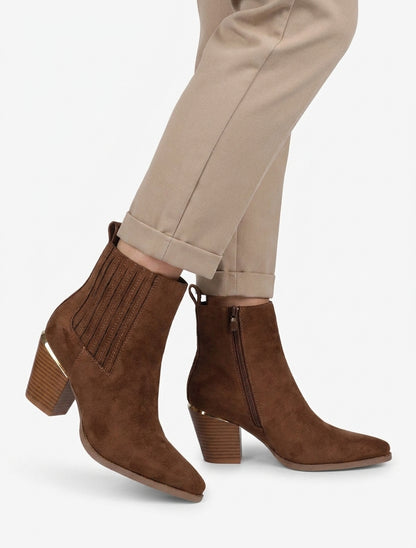 Suède enkellaarsjes in cowboylaarzen stijl - Chocolade