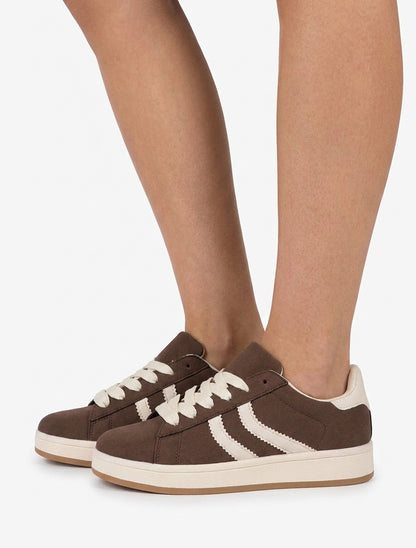 Sneakers van nubuckeffect met gekartelde banden - Bruin