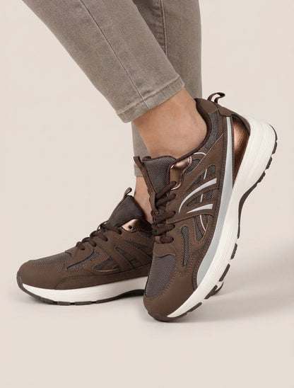 Gestileerde klassieke sneakers - Bruin