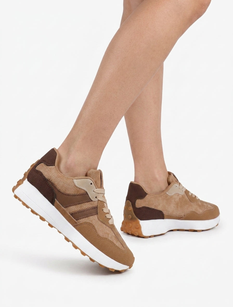Tweekleurige en tweemateriaal sneakers - Kameel