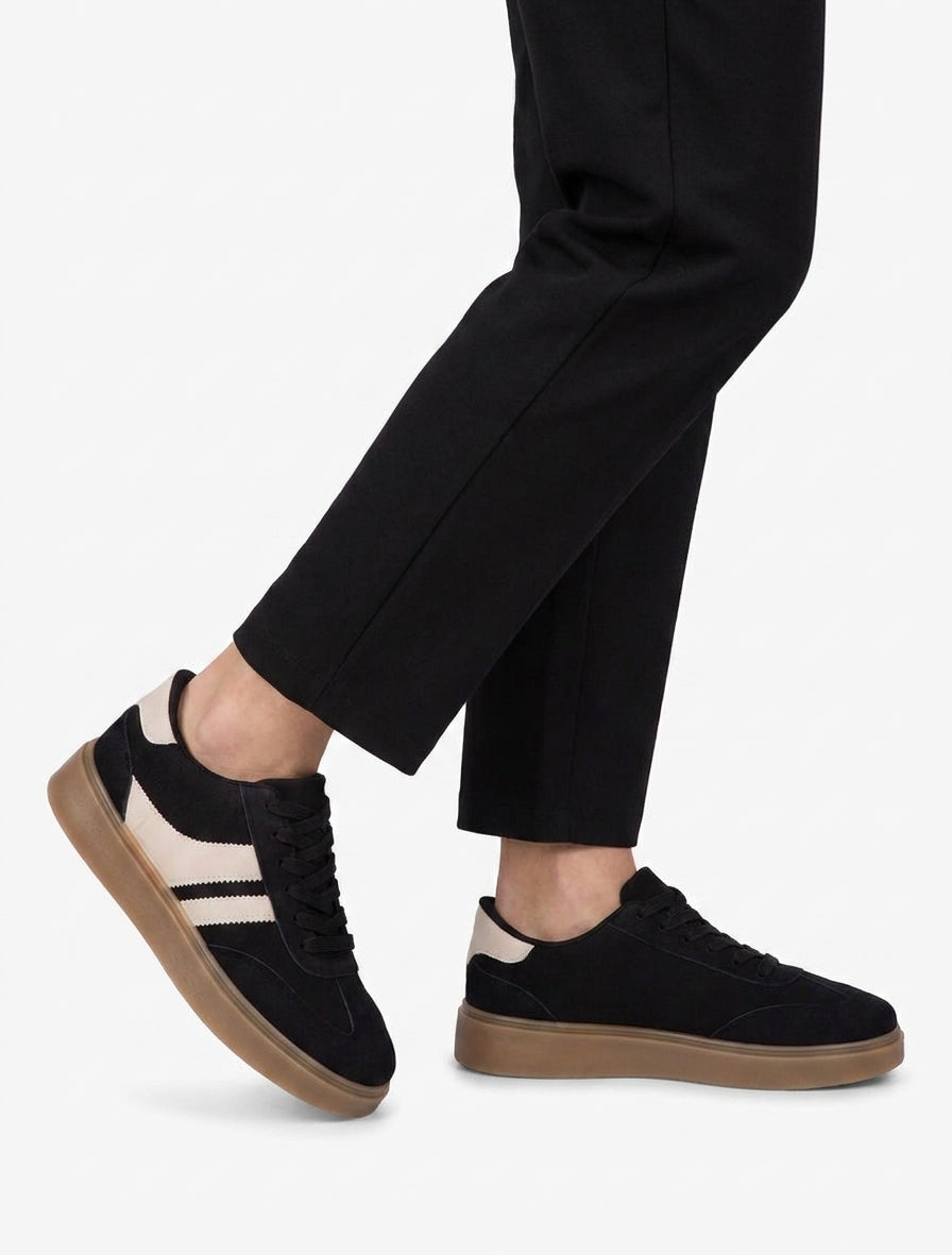 Suède sneakers met imitatieleren strepen - Zwart