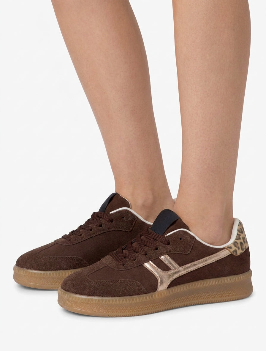 Sneakers met grafische inzetstukken en luipaardaccent. - Bruin