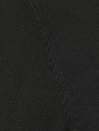 Pull fin en laine mélangée à col V - Noir - 3