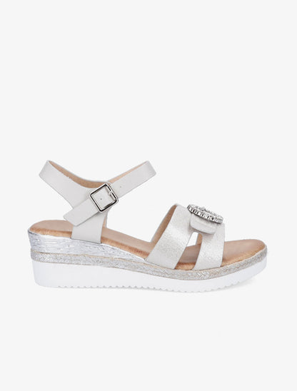 Nu-pieds en simili à ganses ornées d&