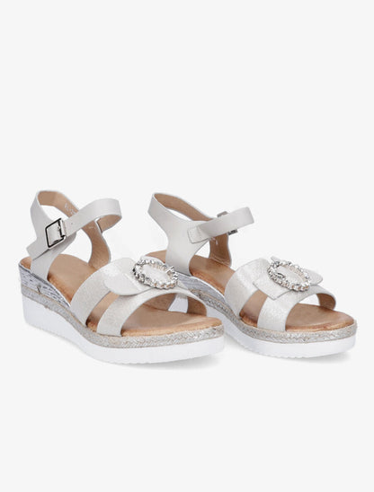 Nu-pieds en simili à ganses ornées d&