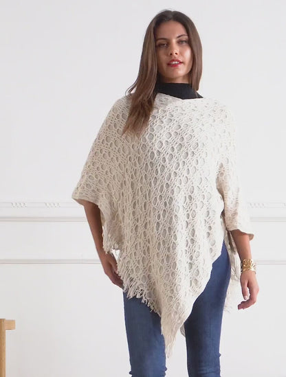 Asymmetrische effen poncho met franjes - Beige